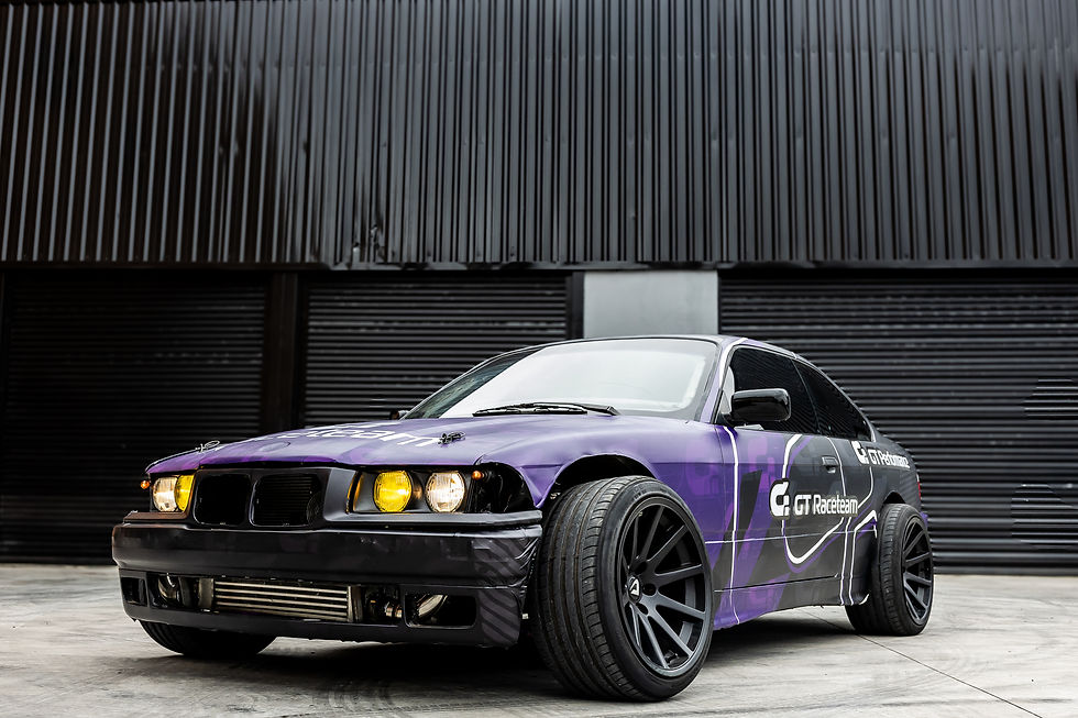 BMW E36 Coupe plotada com a marca da GT Raceteam