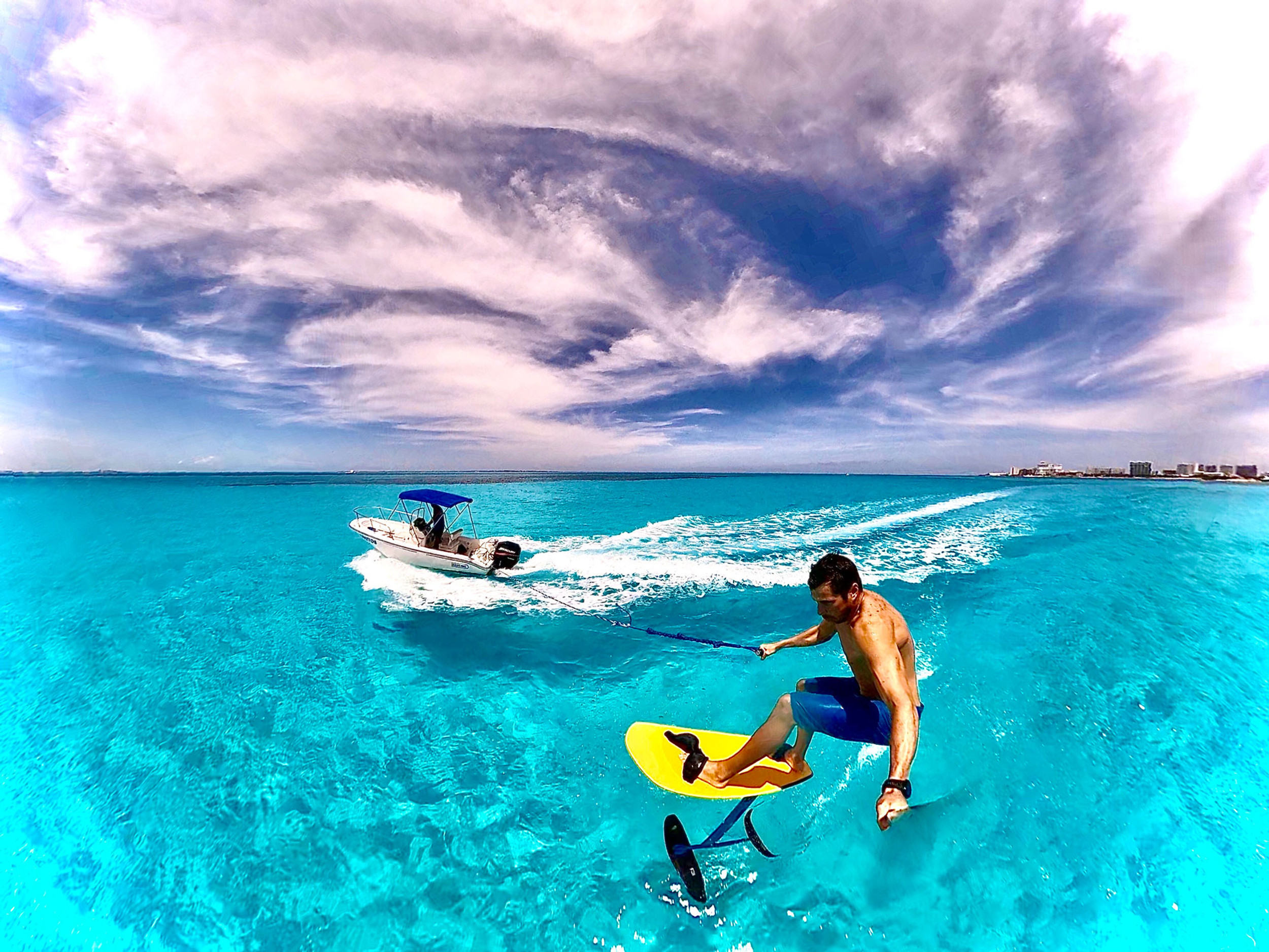 Foil lesson in Cancun Foiling School Cancun