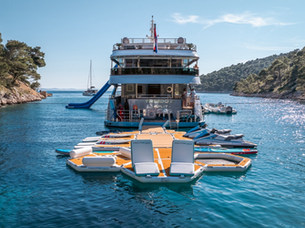 Private Yacht Charters for Big Groups | Family, Friends & Yoga Tours