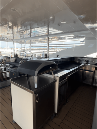Bar of luxury motor yacht for big groups FREEDOM in Croatia