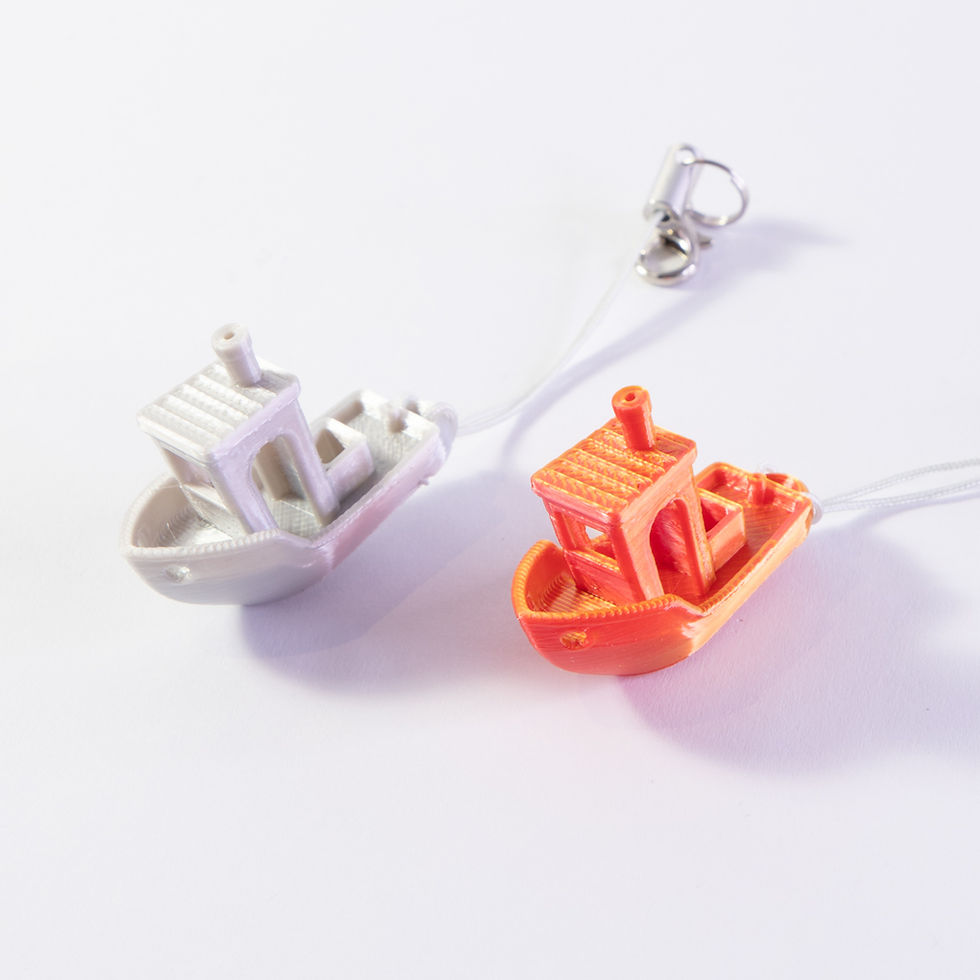 Mini Benchy sleutelhanger kopen? Perfect voor liefhebbers van 3D printen. Klein,
herkenbaar en uniek. Layer me up - 3D ontwerp print studio Cuijk 
