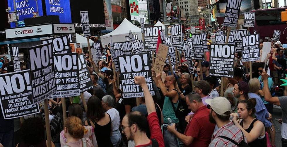 Protesta en Nueva York a la reacción de Trump tras los sucesos racistas de Charlottesville (Imagen: Agencia Reuters).
