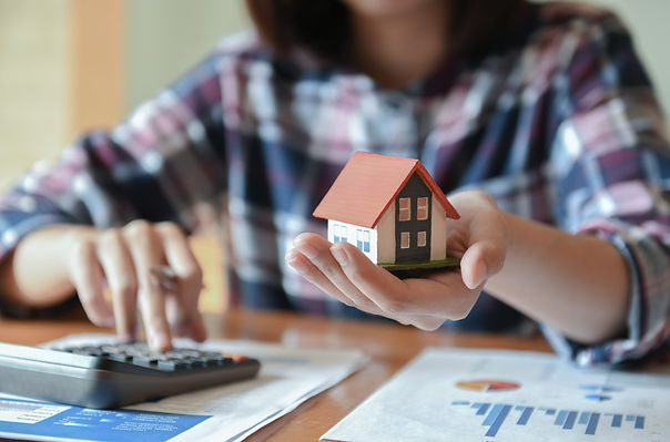 home-salesman-holding-a-model-house-in-hand-L3X7DTH.jpg