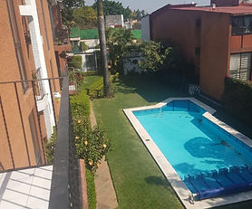 Departamento en Renta en Cuernavaca con 3 recámaras y 110 M2 de construcción. Cuenta con alberca, jardín, balcón y cocina equipada. Disponible amueblado o sin muebles en excelente ubicación. Ideal para vivir con comodidad y tranquilidad.