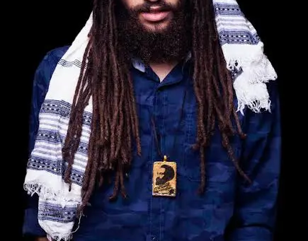 Keznamdi un artista y cantante de reggae que cautivara tus oídos y se ganara tu like en Spotify