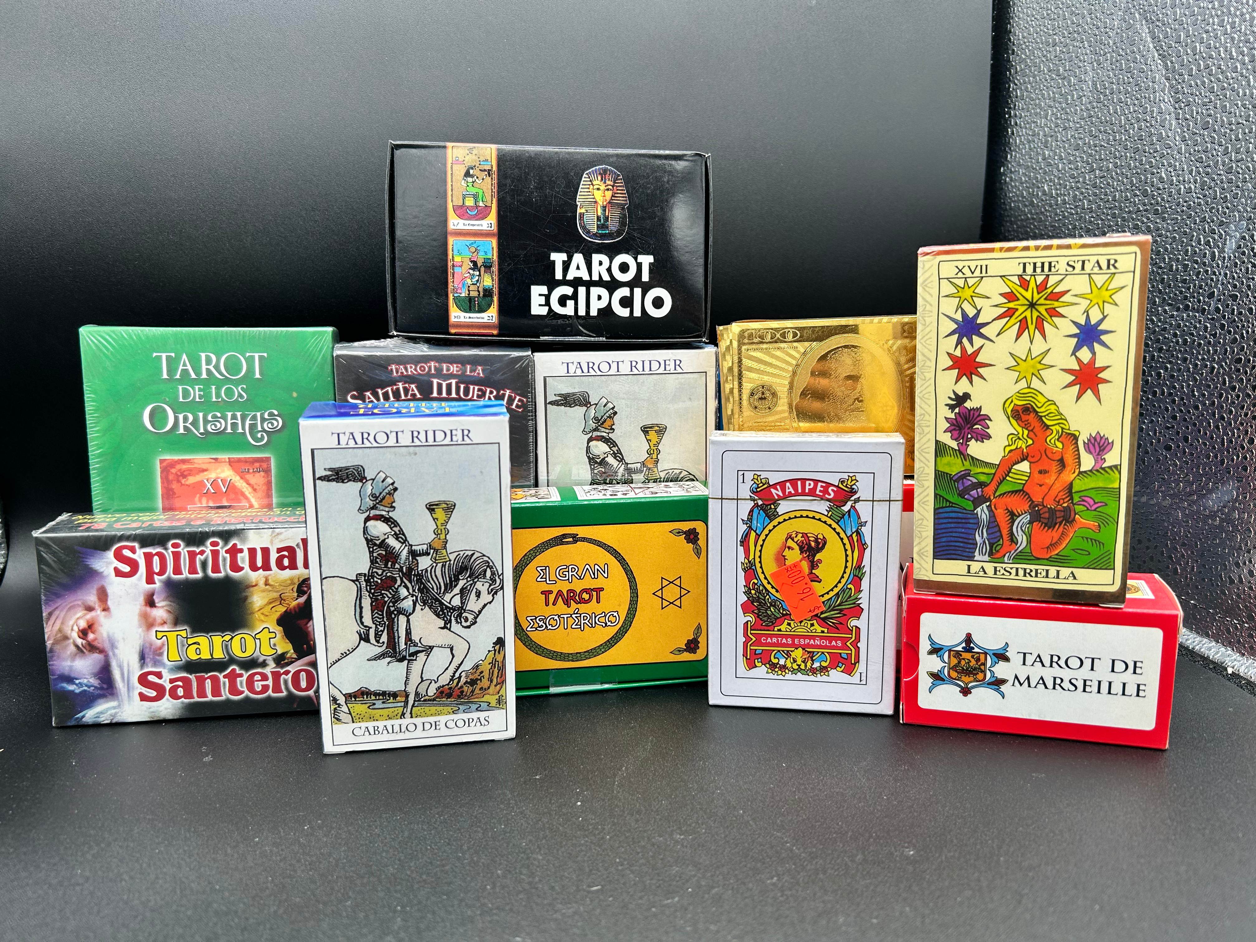 tarot cards / tarjetas de tarot.