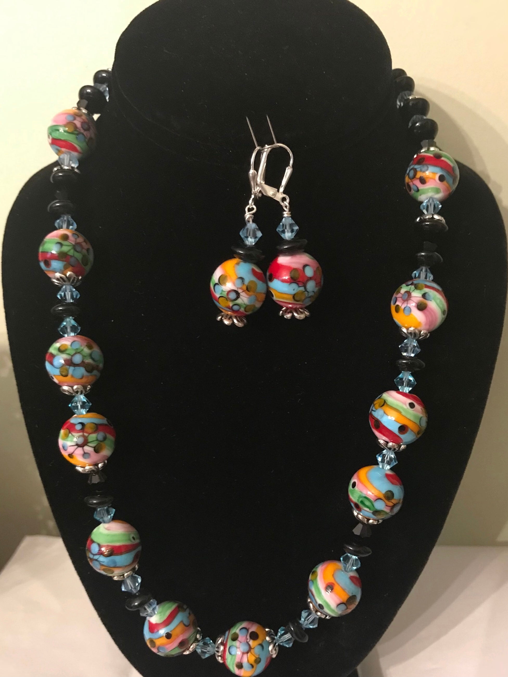 Flowered porcelain necklace set