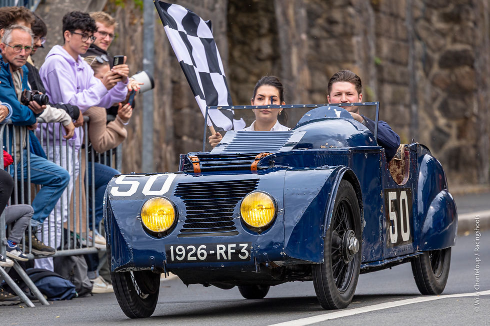 24 heures du Mans 2025. Les rois de la piste défilent en ville.
