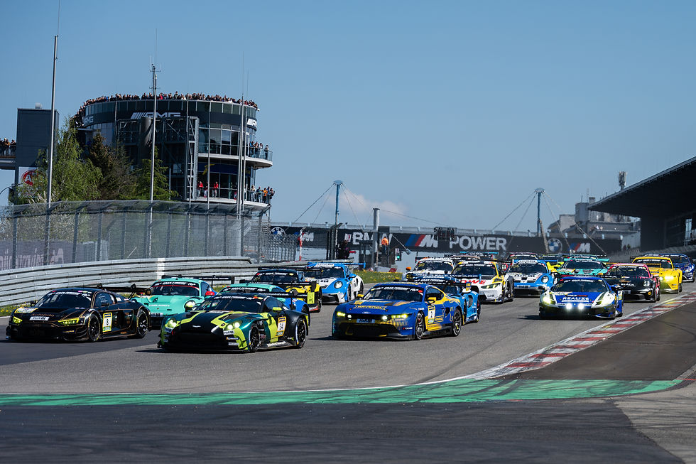 24 heures du Nurburgring 2025. La fête absolue du sport auto en Allemagne.