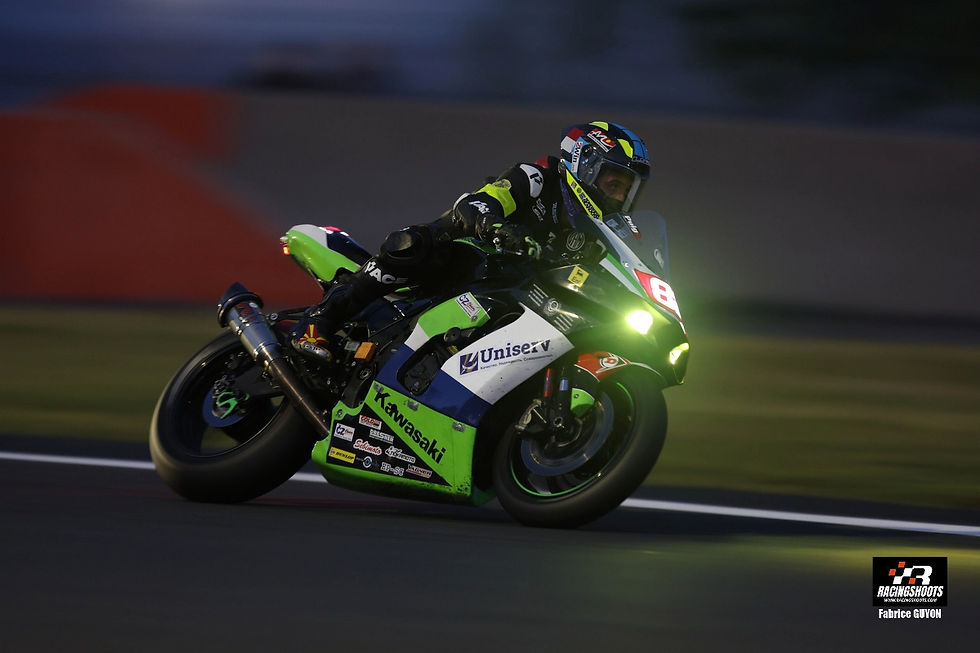 24 HEURES DU MANS MOTOS. Yoshimura SERT Motul et YART-Yamaha se rendent coup pour coup lors des essais de nuit.