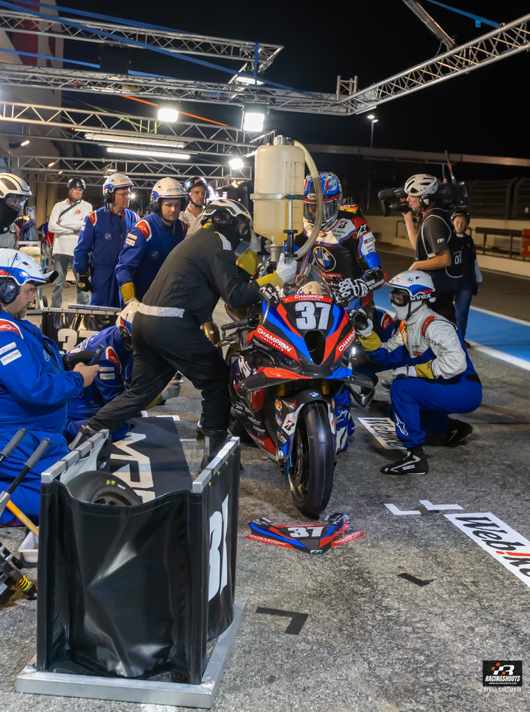 BOL D’OR 2025. Après huit heures de course, la nuit s’installe et le suspense reste total.
