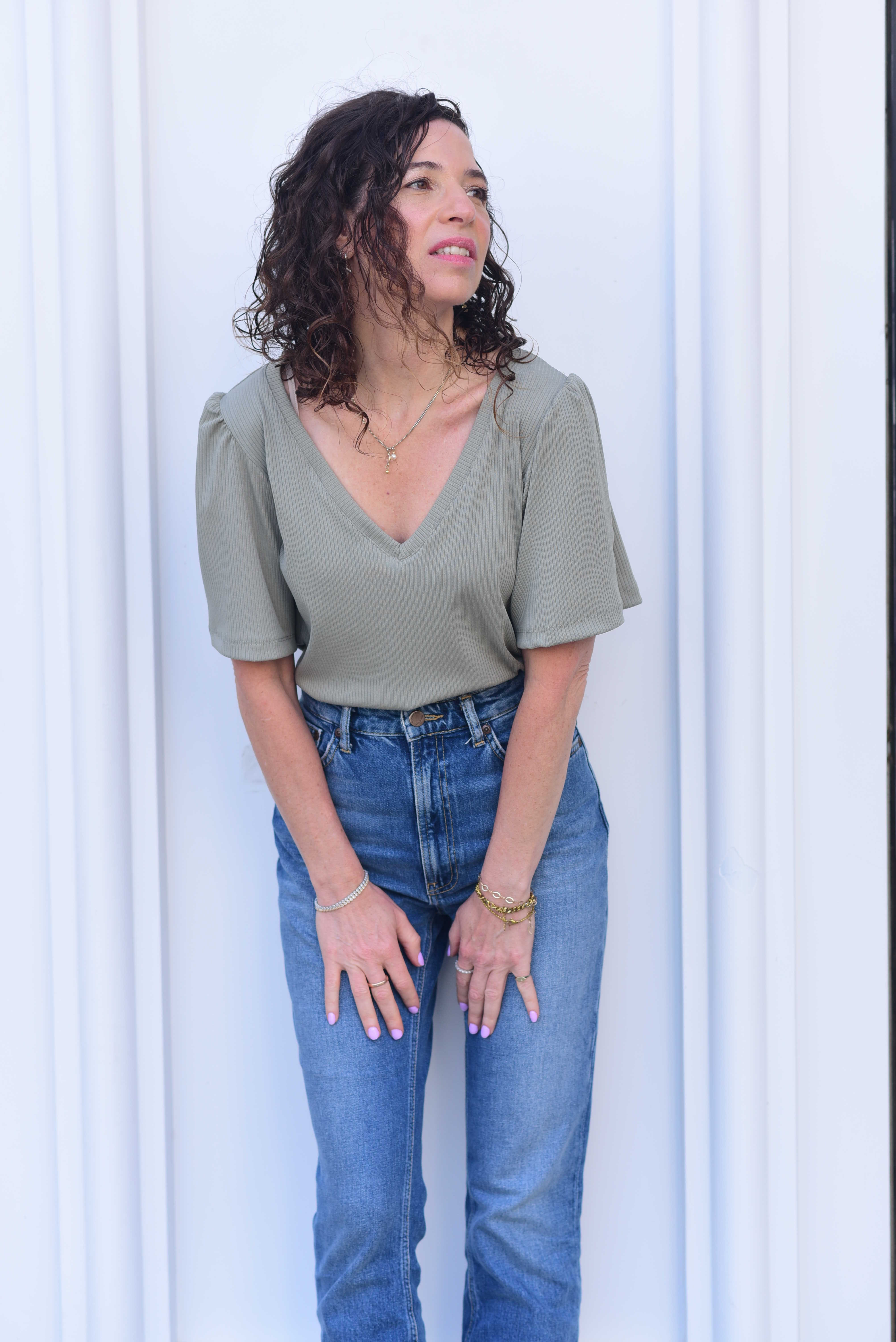 חולצת עלמה וי ריב סקורפיון ירקרק