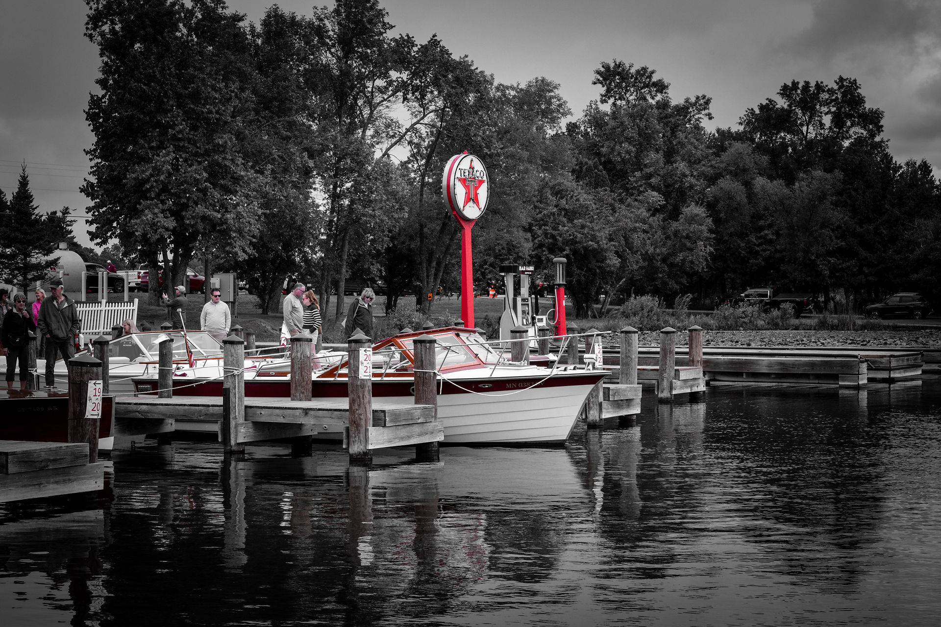 Scenes from the 2025 Gull Lake Classic at Bar Harbor Supper Club — a celebration of craftsmanship, history, and the timeless beauty of race boats on Gull Lake.