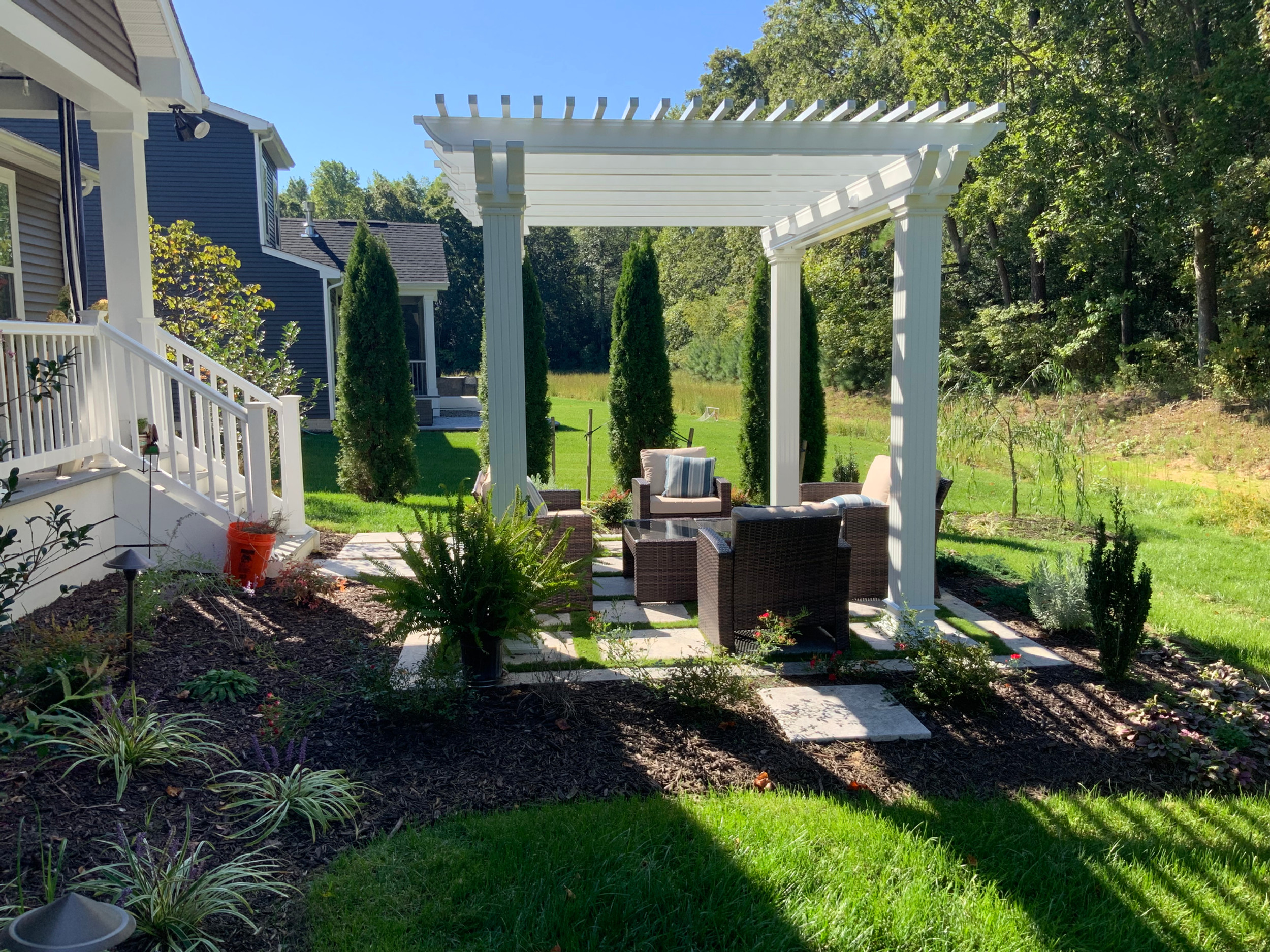 Creating a Relaxing Outdoor Lounge With Strategic Landscaping in ...