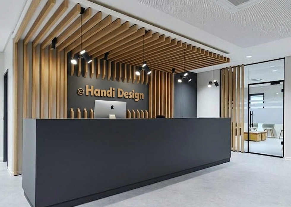 Le Spécialiste du mobilier PMR à Clermont-Ferrand. Handi Design Concepteur et fabricant sur mesure pour les EHPAD et collectivités. Banques d'accueil et mobiliers ergonomiques aux normes ERP.