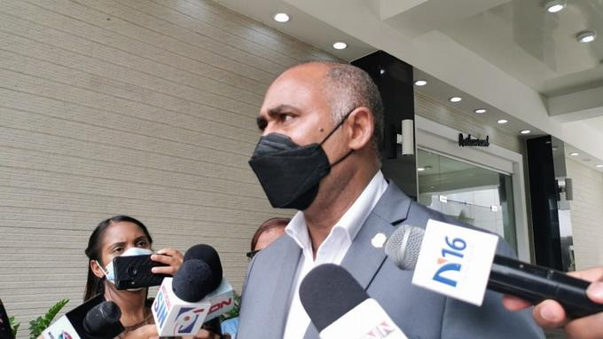 Santo Domingo, RD Diputados de distintas bancadas se mostraron contrarios a las expresiones del expresidente Leonel Fernández, de que es “absolutamente innecesario” reformar la Constitución.