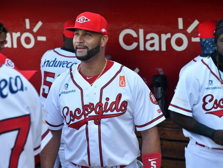 Leones del Escogido venden toda mercancía de Albert Pujols en día de su debut