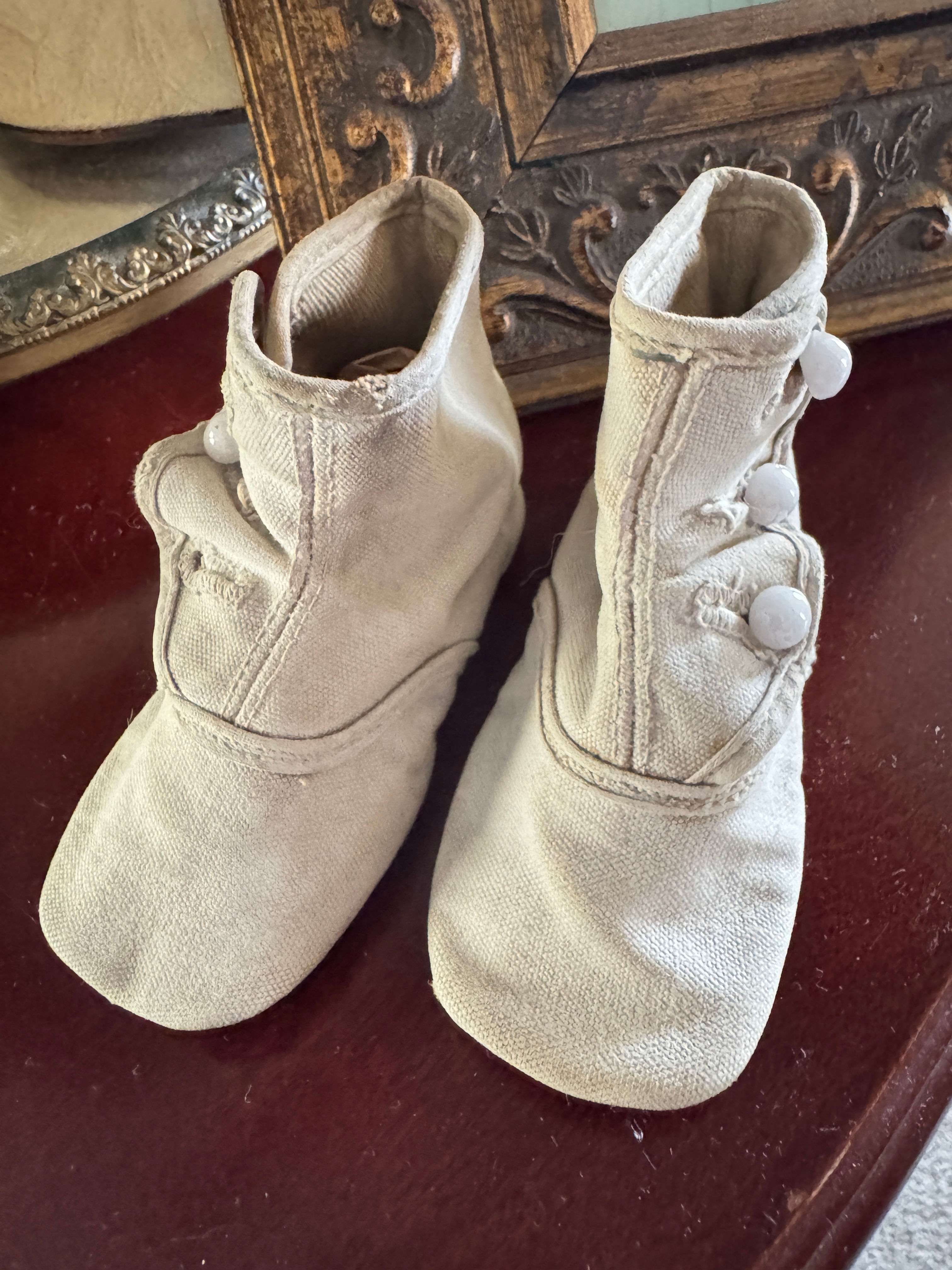 Vintage 1930s White Leather Baby Shoes w Pearl Butons