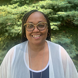Darriyln Headshot_edited.jpg