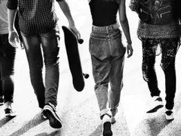 La juventud en el desierto: crecer entre calor, internet y frontera