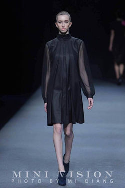 MICHAELA_RUNWAY_CHINA