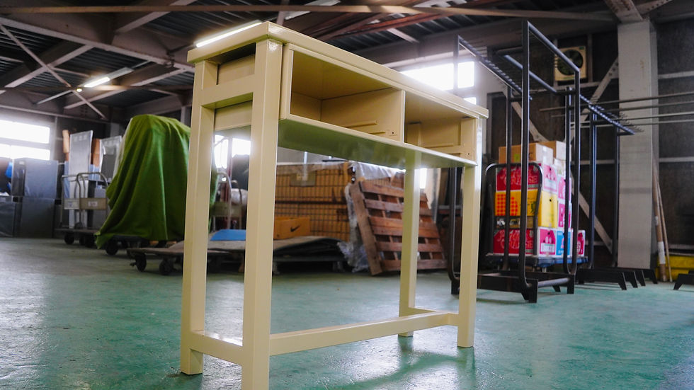 作業用テーブル