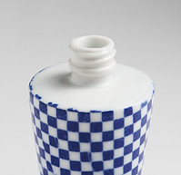 cosmetic_porcelain_bottle_9603.jpg