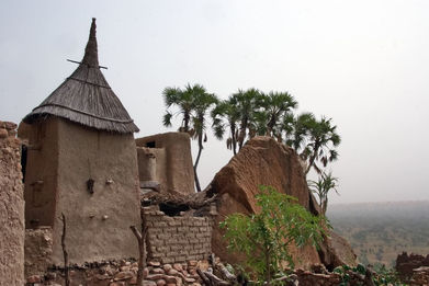 La falaise de Bandiagara et un village Dogon