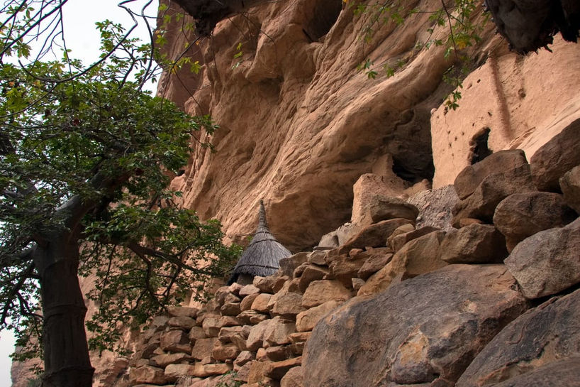 La falaise de Bandiagara et un village Dogon