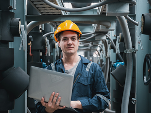 worker with yellow hat