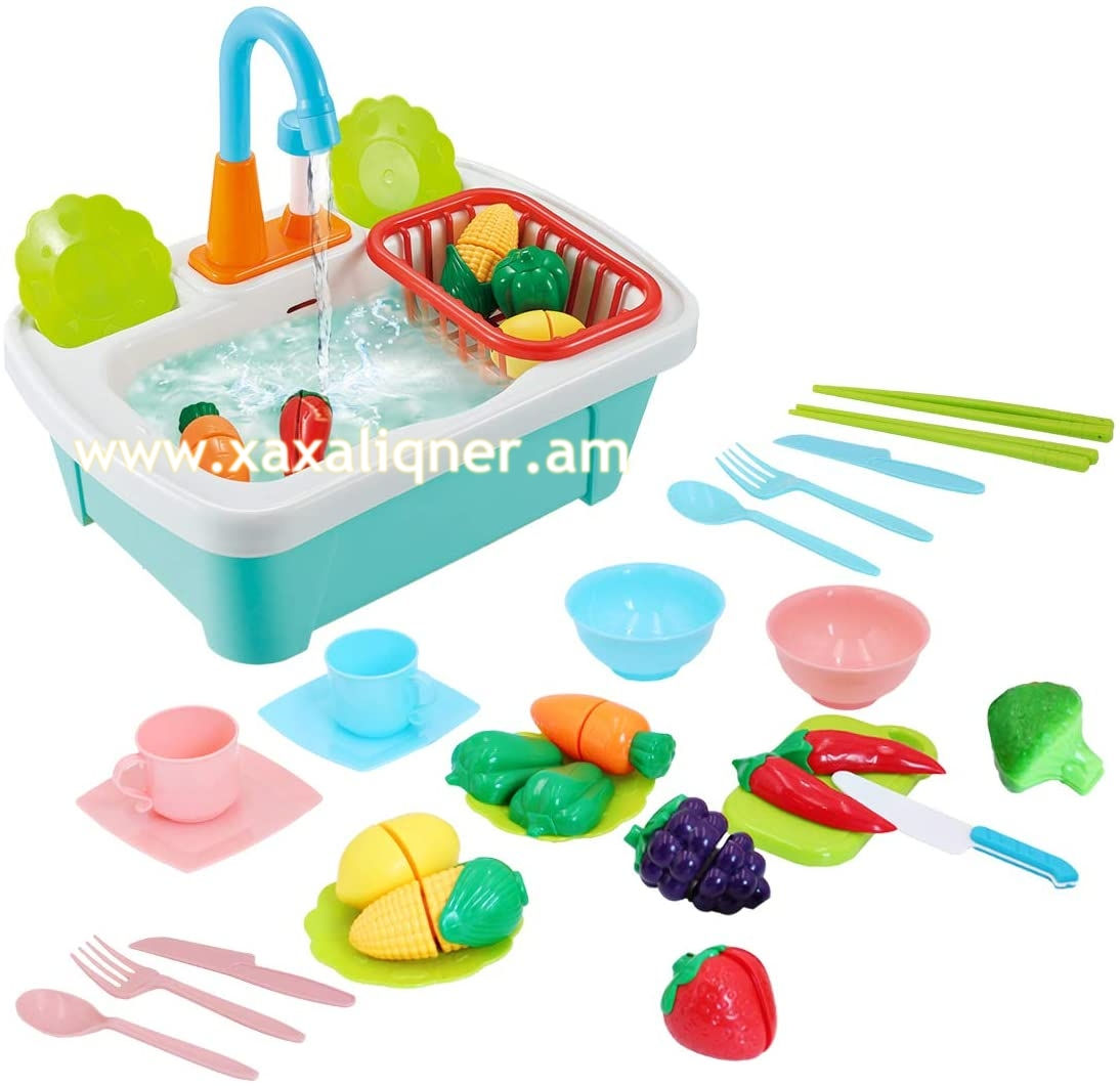 Ջրով աշխատող  լվացարան սպասքով և բանջարեղենով 