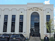 Kapparos, Tashlich, and Daled Minim — all in one location at Oak & Vine! At Shvilei Duvid shul.