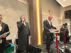 Pinny Ostreicher on the keys @ Shmueli Unger @ Berl Polatseck & Rosenberg Hit