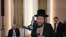 Chaim Green doing a Chuppa