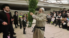 הרב גמליאל רבינוביץ במצווה טאנץ בחתונת נכדתו | Rav Gamliel Rabinowitz Mitzvah Tantz