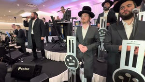 Hershy Langsam on the keys & Shea Berko @ Moshe Duvid Mandel & Schwartz Hit