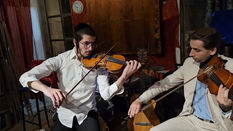 לכה דודי קרליבך עם הכנר גבריאל שוראקי ותלמידו נתן בורשטיין