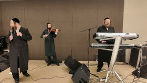 שרוליק לפקוביץ & אברימי מושקוביץ & לייזר הופמן - ניגון חבד