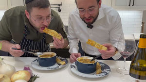 #WineandspicE: A Cozy Chanukah French Onion Soup