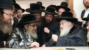 Satmar Rebbe R’ Aharon visits R’ Moshe Sternbuch | האדמו״ר מסאטמאר בביקור אצל ר׳ משה שטרנבוך