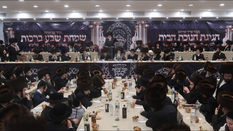 שמחות השבע ברכות בחצר סקולען וויליאמסבורג אינאיינעם מיטן חנוכת הבית פאר נייעם ביהמ''ד מאור ישראל