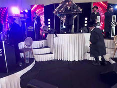 Motty Brier on the keys & Lipa Schmeltzer @ Shimmy Stren