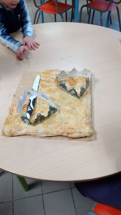 49693323_603678670085438_541275492874348