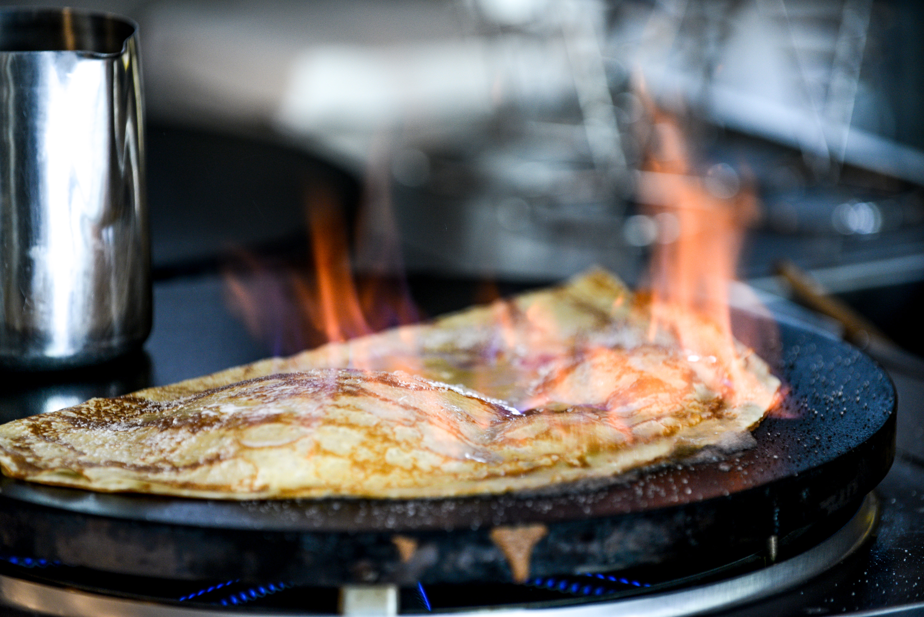 La crêpe sucre rhum flambé
