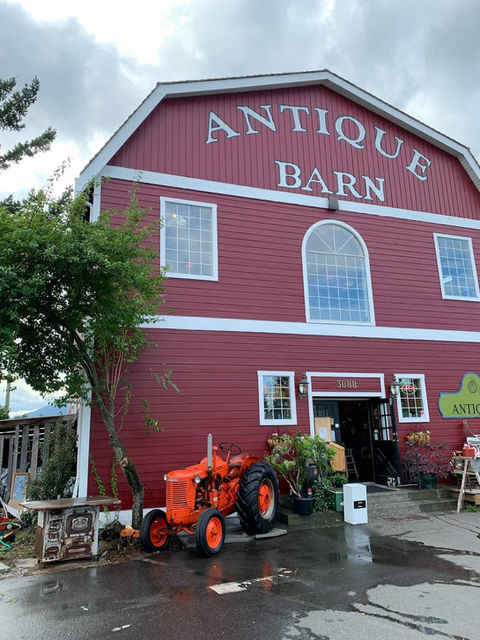 exterior of Red Barn Antiques