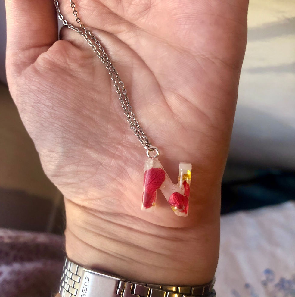 Miniature : Collana iniziali con veri fiori e resina 
