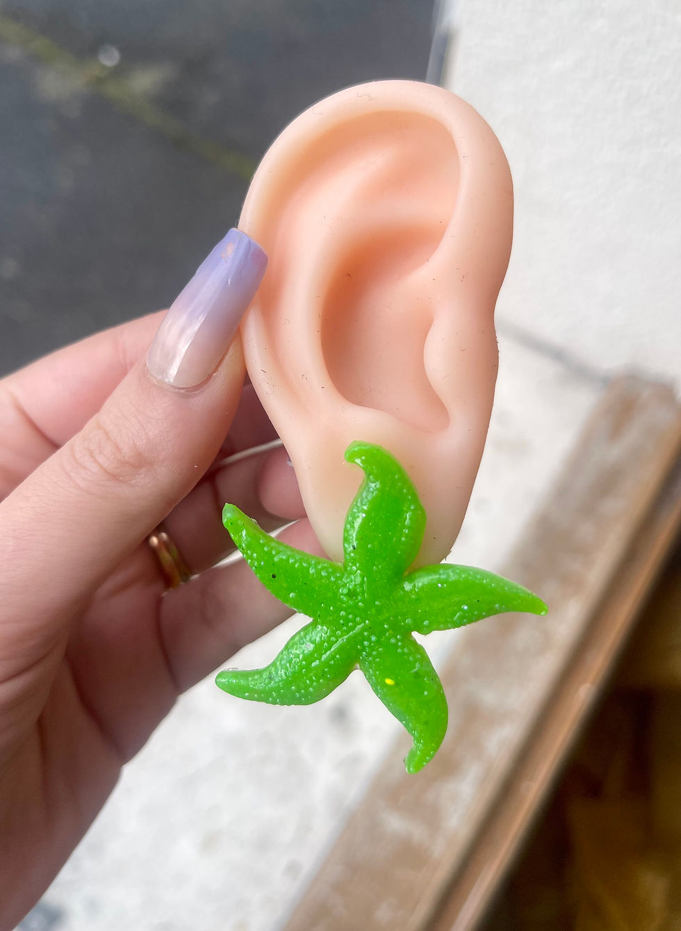 Thumbnail: Orecchini in resina estate- stella marina