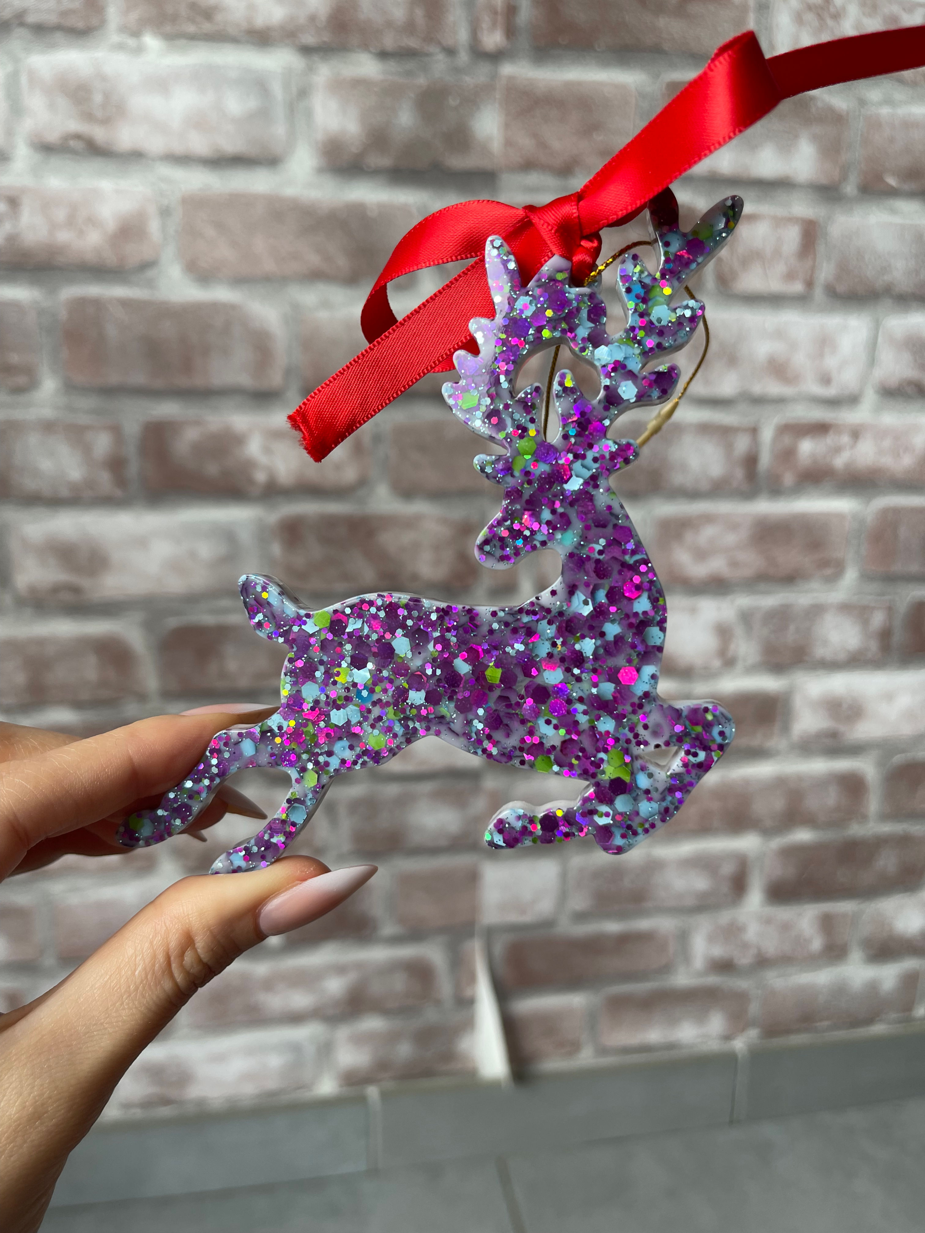 🦌✨ Renna di Natale in resina glitter – Decorazione per albero