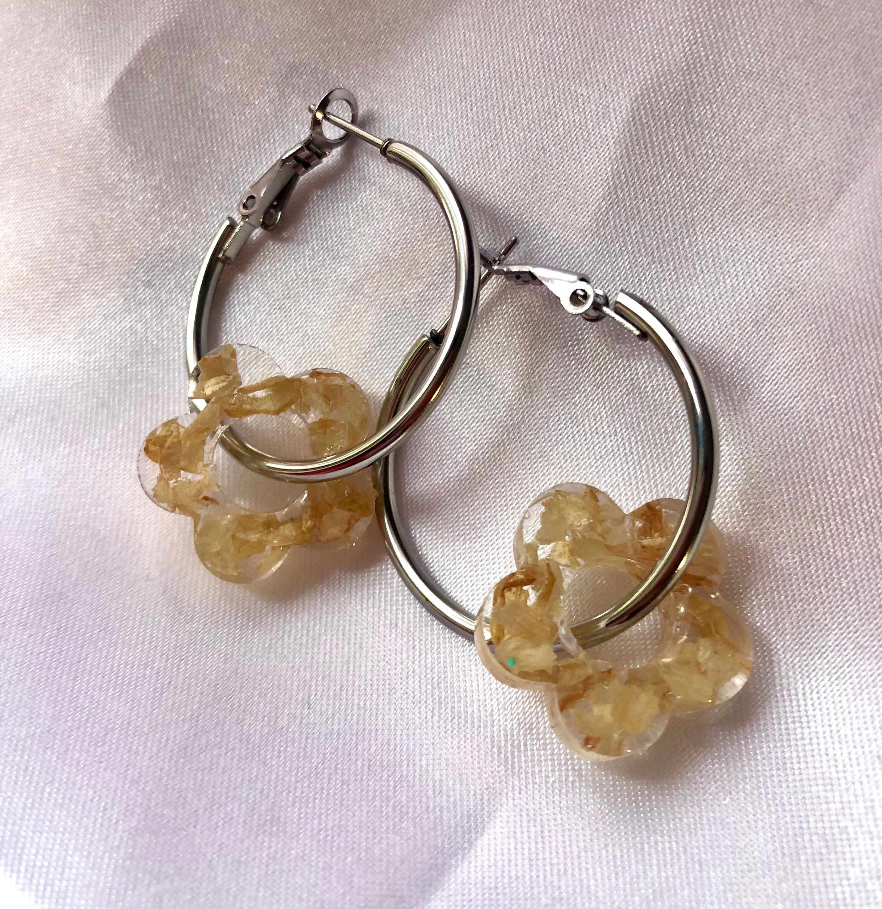 🌿✨ Orecchini Creole con Fiori in Resina e Petali di Gelsomino ✨🌿