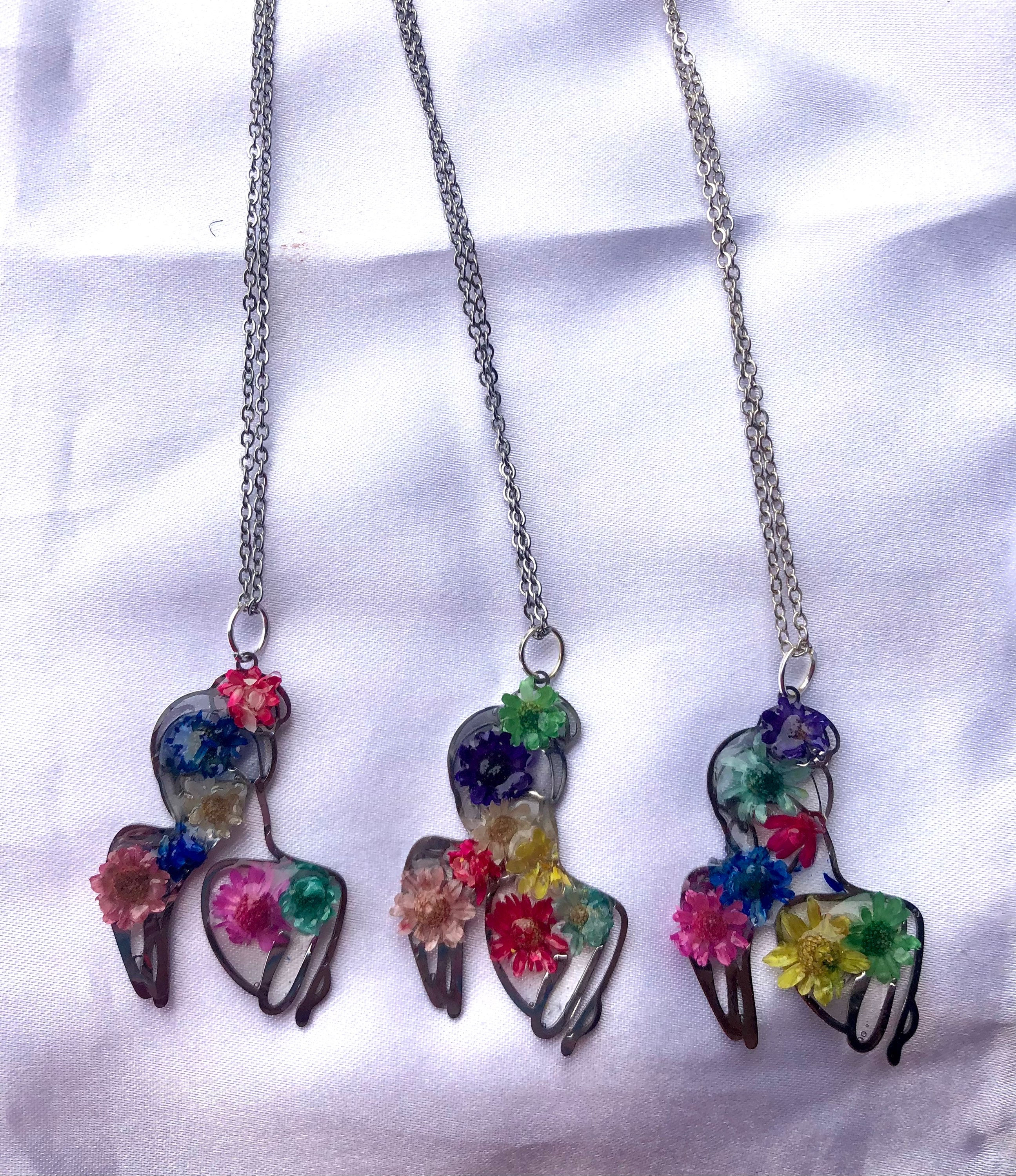 🌼 Collana in Acciaio Inossidabile con Ciondolo Donna di Spalle 🌼